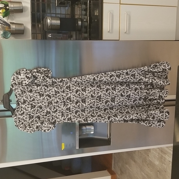 💕LIKELY💕 Saylor Dress ~ Black & White Abstract Floral Print 6 NWT - Picture 9 of 16
